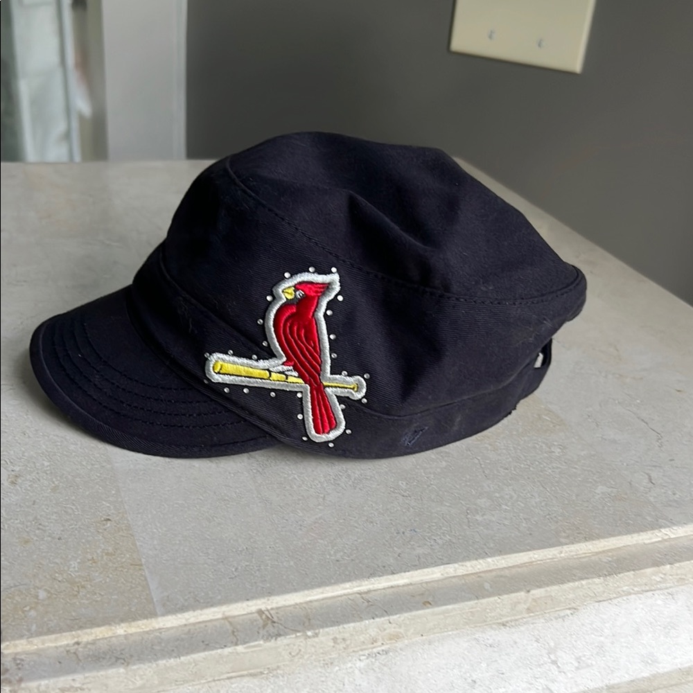 Women’s St. Louis, Cardinal hat
